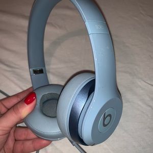 ⬇️Beats Solo (w cord) GREAT headphones